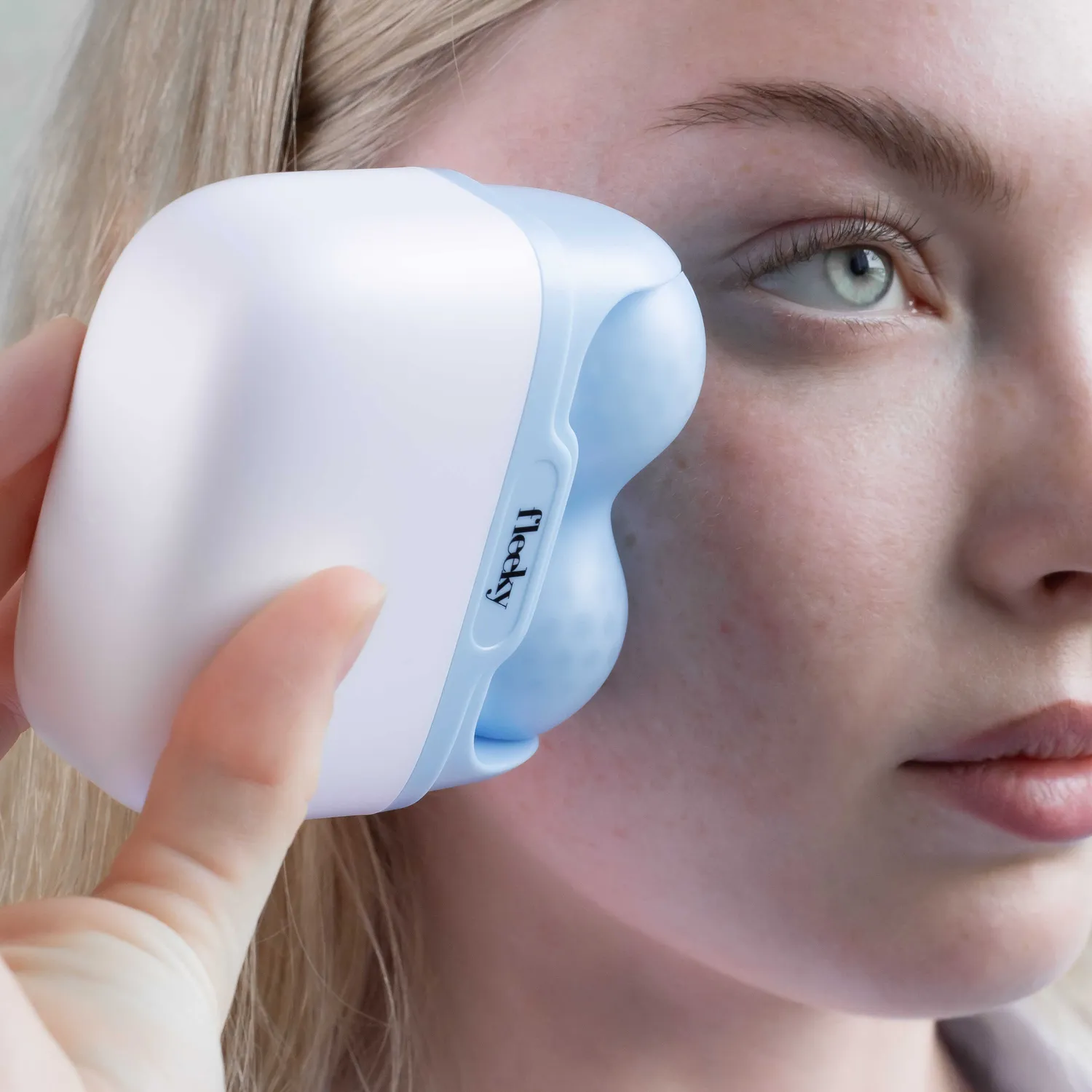 fleeky Ice Roller Gesichtsroller mit 2 Aufsätzen kühlend
