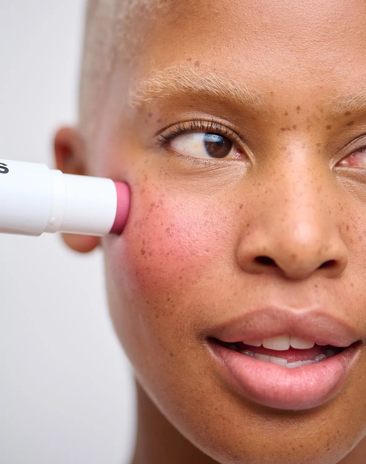 Kess Berlin Blush & Glow Duo Stick Be Loved Rouge Contour