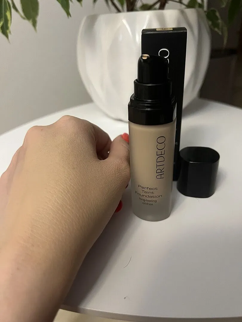 ARTDECO Perfect Teint Foundation 04 pure porcelain matt