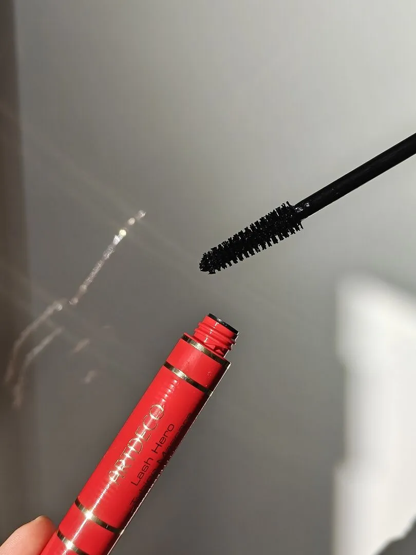ARTDECO Lash Hero Tubing Mascara deep black wischfest