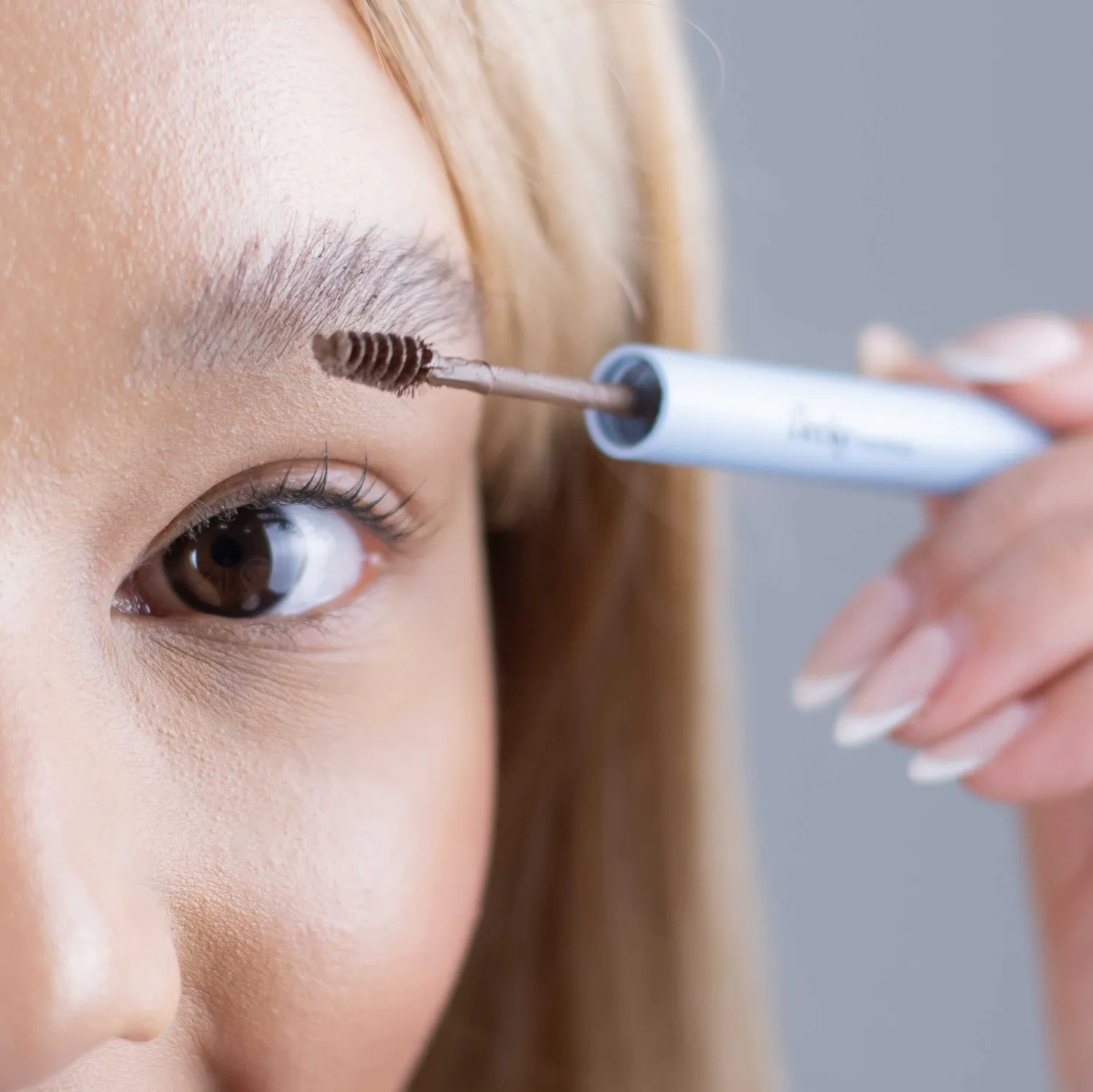 fleeky Brow Fill & Fix Augenbrauenstift Hellbraun wischfest