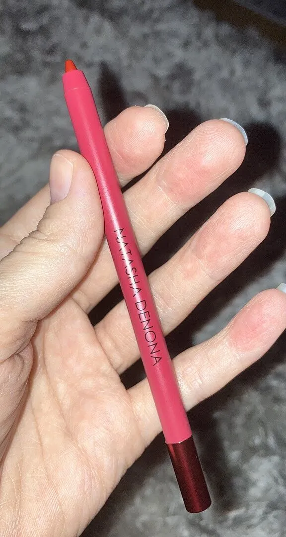 Natasha Denona I Need a Rouge Lip Crayon Emilia Rot matt