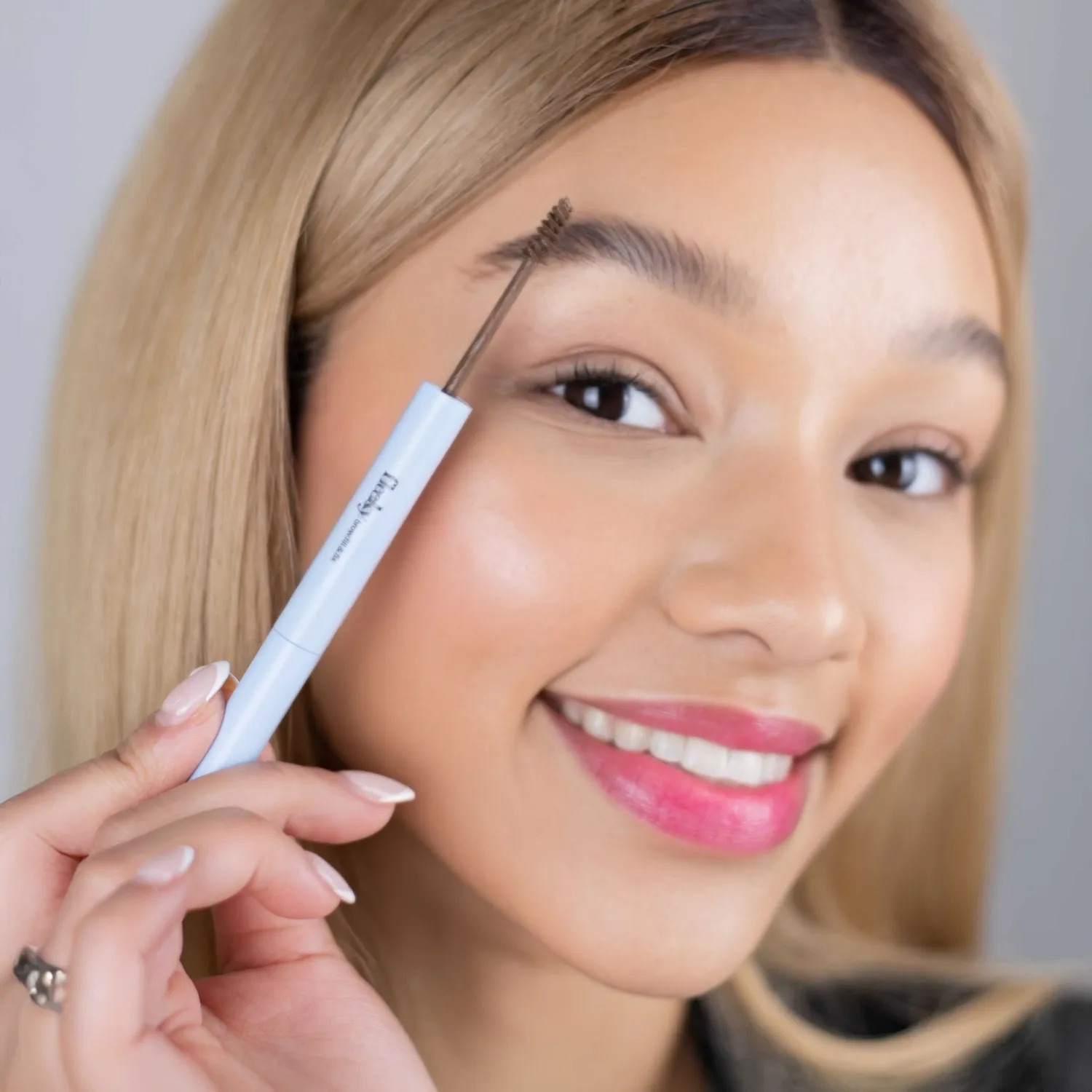 fleeky Brow Fill & Fix Augenbrauenstift Hellbraun wischfest