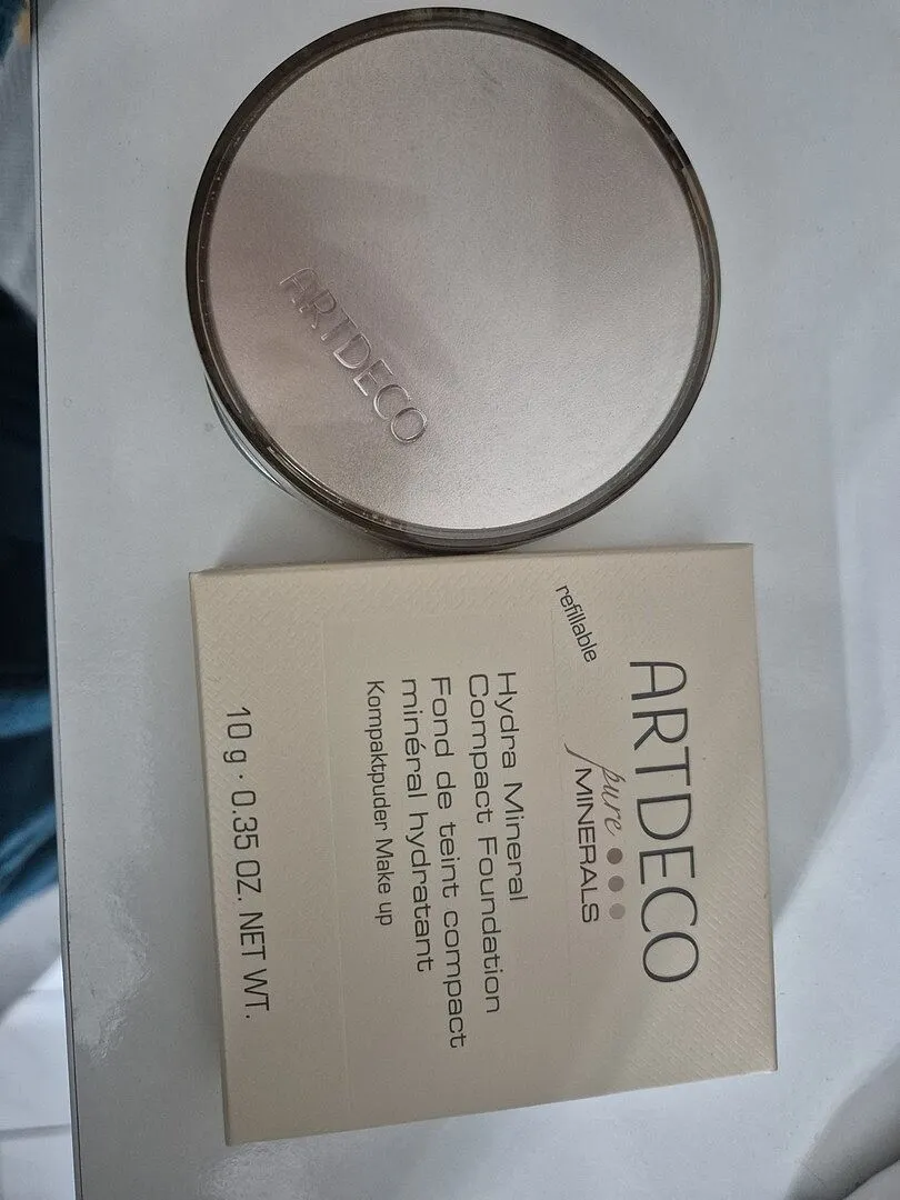 ARTDECO Hydra Mineral Compact Foundation 60 light beige matt