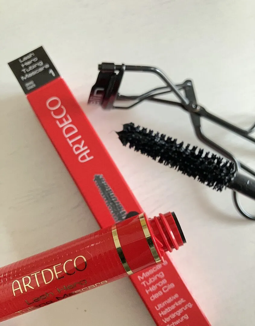 ARTDECO Lash Hero Tubing Mascara deep black wischfest
