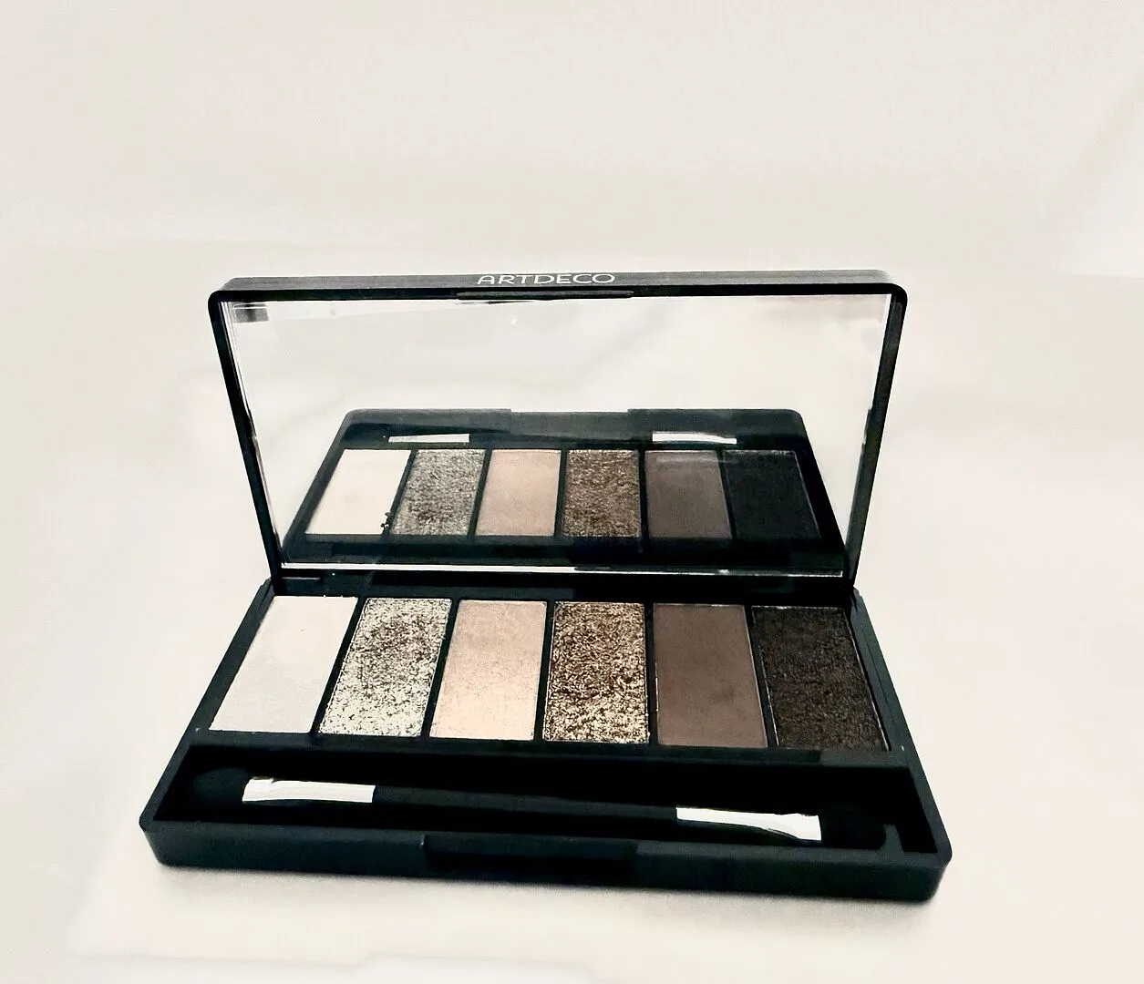 ARDECO Glittery Eyeshadow Palette 3 touch of velvet 6 Farben