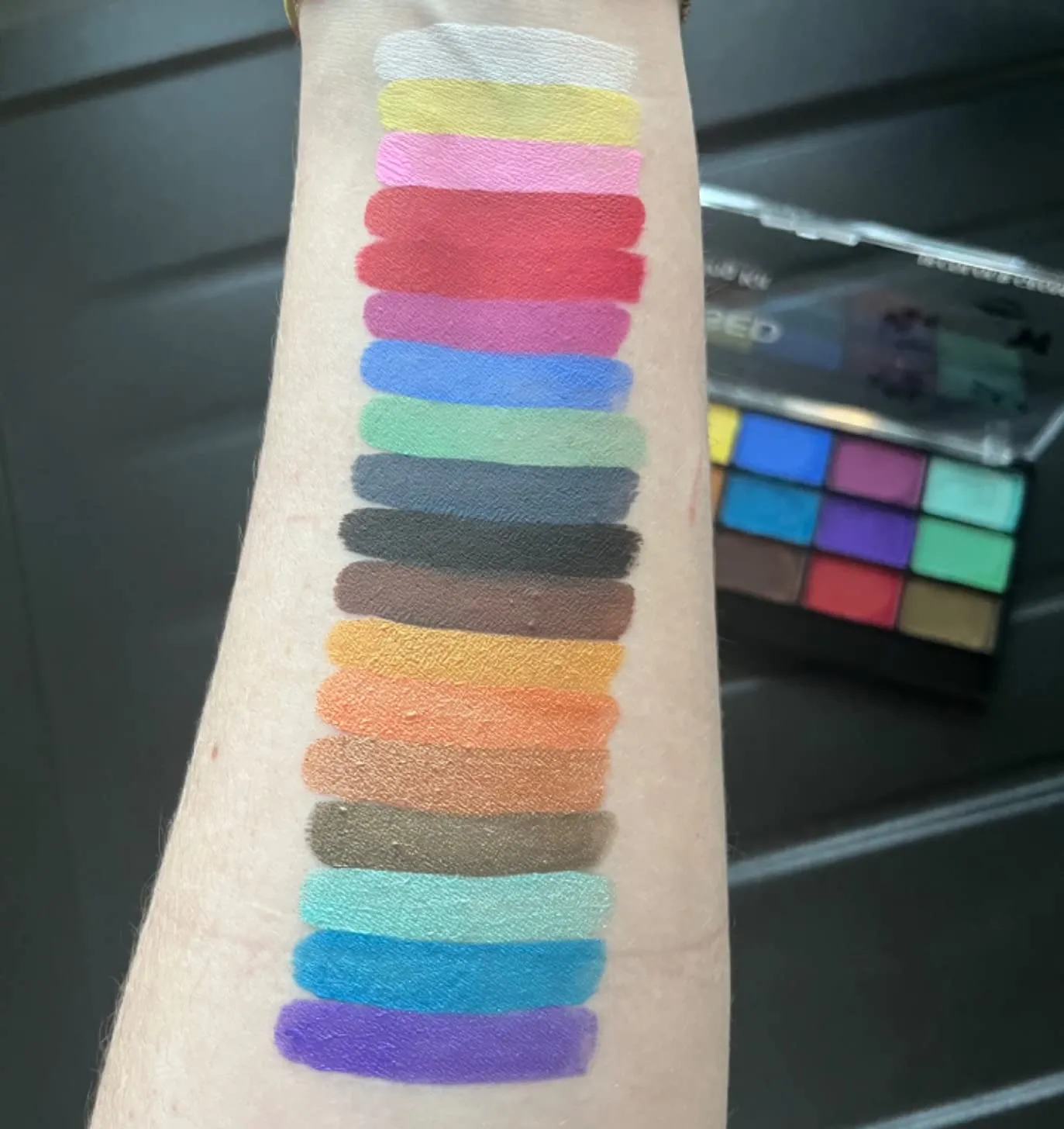 Janolia Kinderschminken Set Erdfarbe 18 Farben mit Pinsel