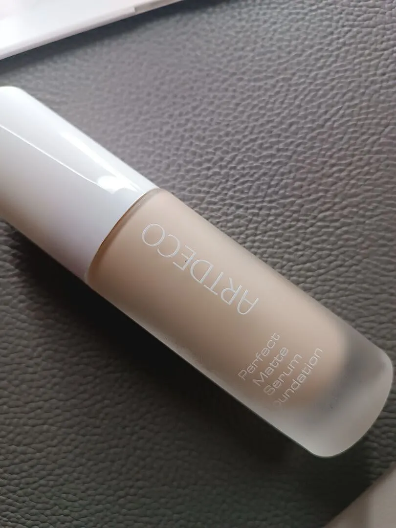 ARTDECO Perfect Matte 18 nude beige Serum Foundation matt